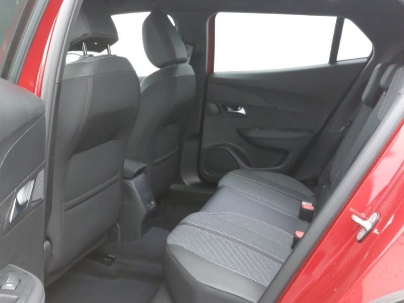 Peugeot 2008 1.2 Puretech Allure Red #6