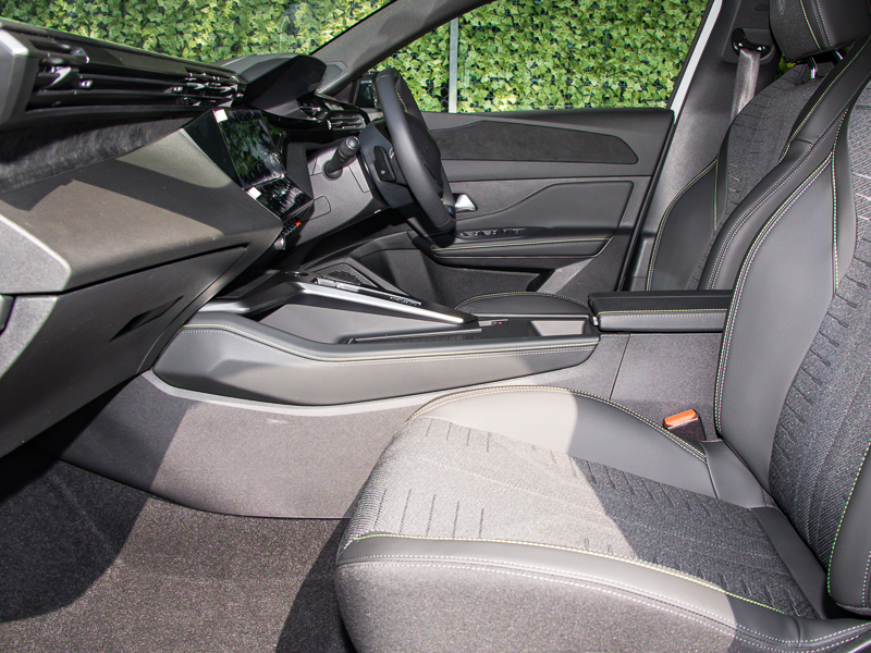 Peugeot 308 1.2 Hybrid 145 Gt E-dsc6 White #3