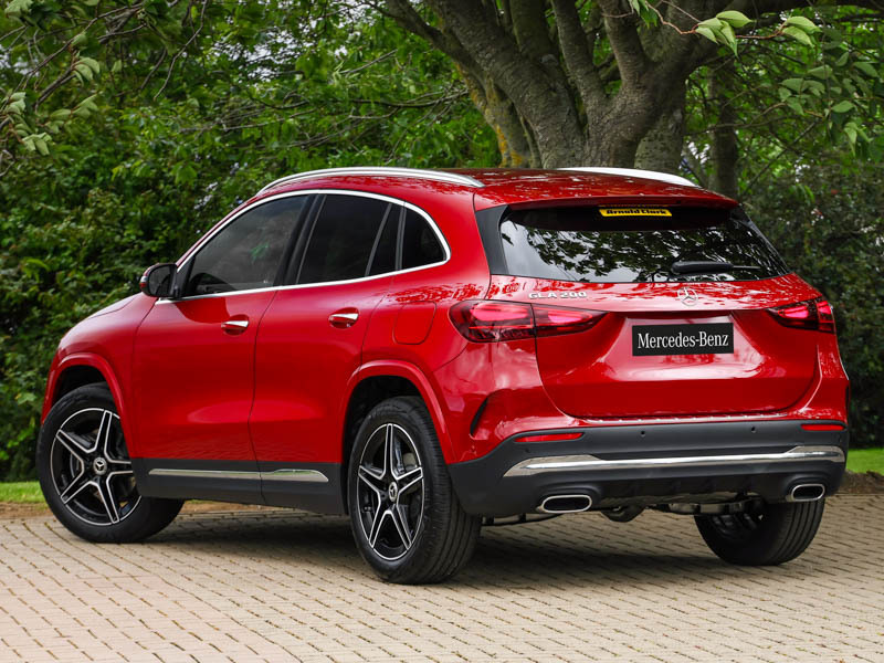 Mercedes-Benz GLA Class Gla 200 Amg Line Executive Red #2