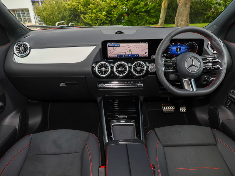 Mercedes-Benz GLA Class Gla 200 Amg Line Executive Red #3