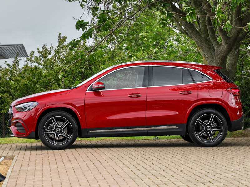 Mercedes-Benz GLA Class Gla 200 Amg Line Executive Red #4