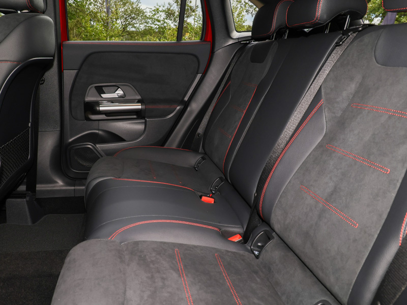 Mercedes-Benz GLA Class Gla 200 Amg Line Executive Red #6