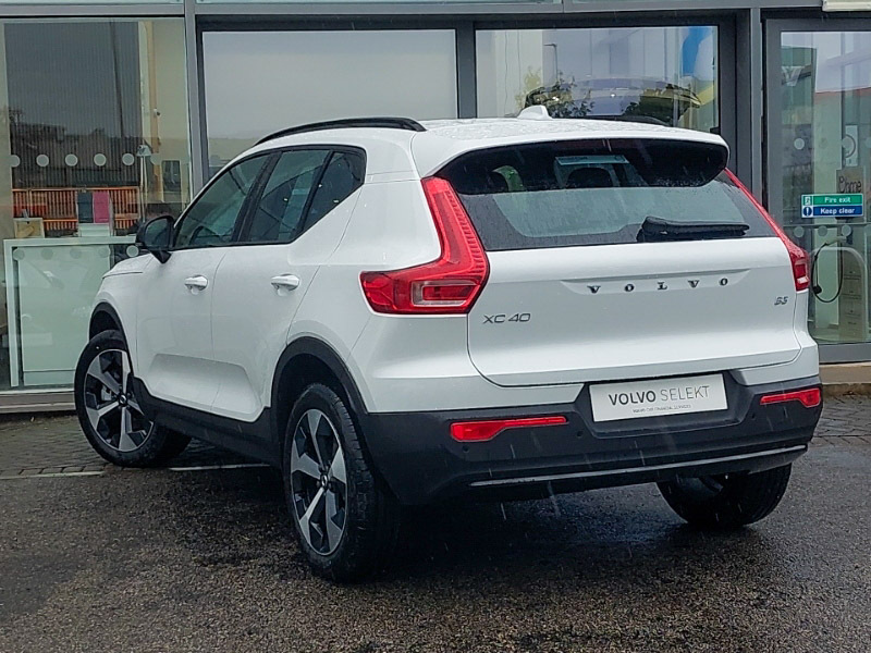 Volvo XC40 2.0 B3p Plus Dark White #2