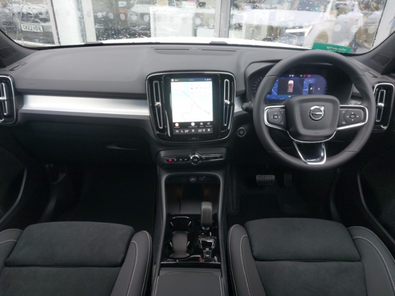 Volvo XC40 2.0 B3p Plus Dark White #3