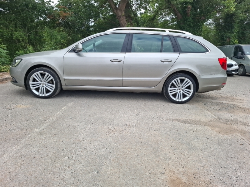 Skoda Superb 2.0 Tdi Cr 170 Elegance 4X4 Dsg Beige #4