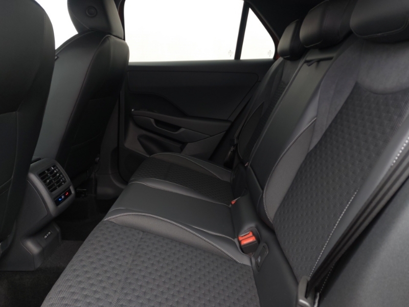 Volkswagen T-Roc 1.5 Etsi 150 R-line Dsg Red #6