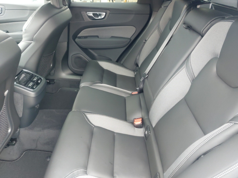 Volvo XC60 2.0 B5p Plus Black Edition Awd Geartronic Black #6