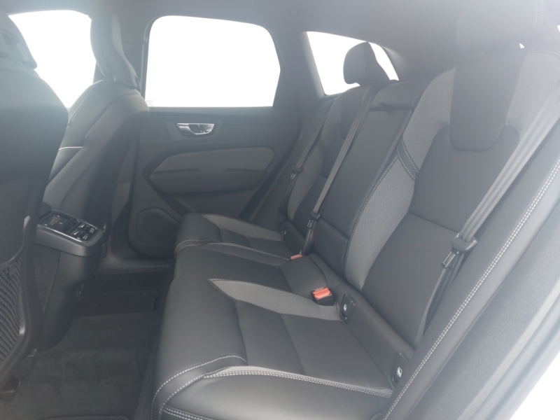 Volvo XC60 2.0 B5p Plus Black Edition Awd Geartronic White #6