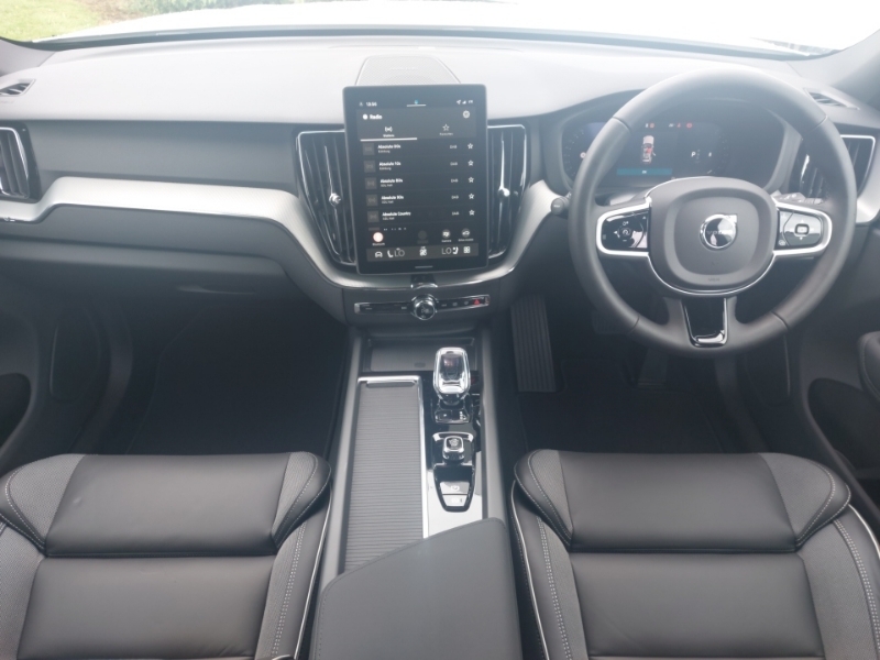 Volvo XC60 2.0 B5p Plus Black Edition Awd Geartronic White #3