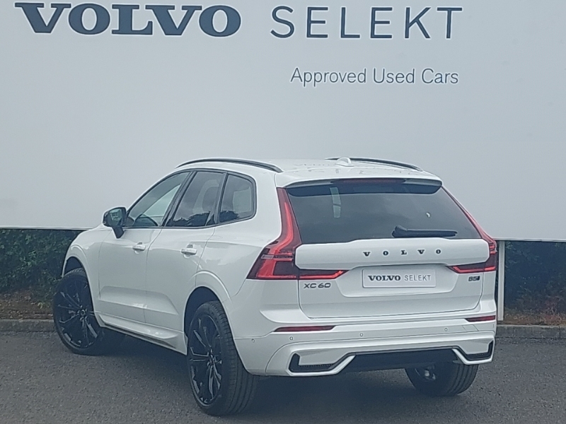 Volvo XC60 2.0 B5p Plus Black Edition Awd Geartronic White #2