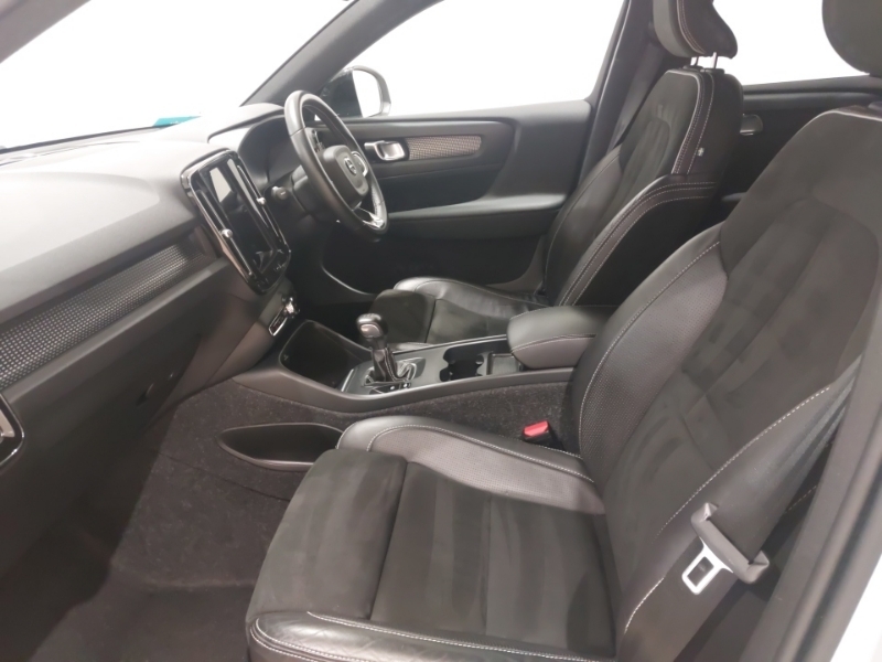 Volvo XC40 1.5 T3 163 R Design Silver #5