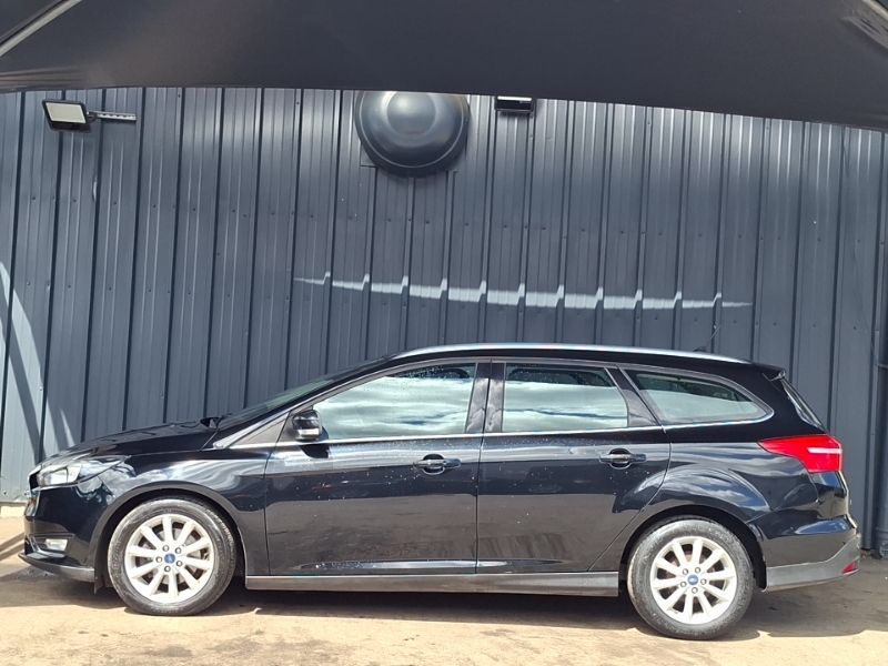 Ford Focus 1.0 Ecoboost 125 Titanium Black #4