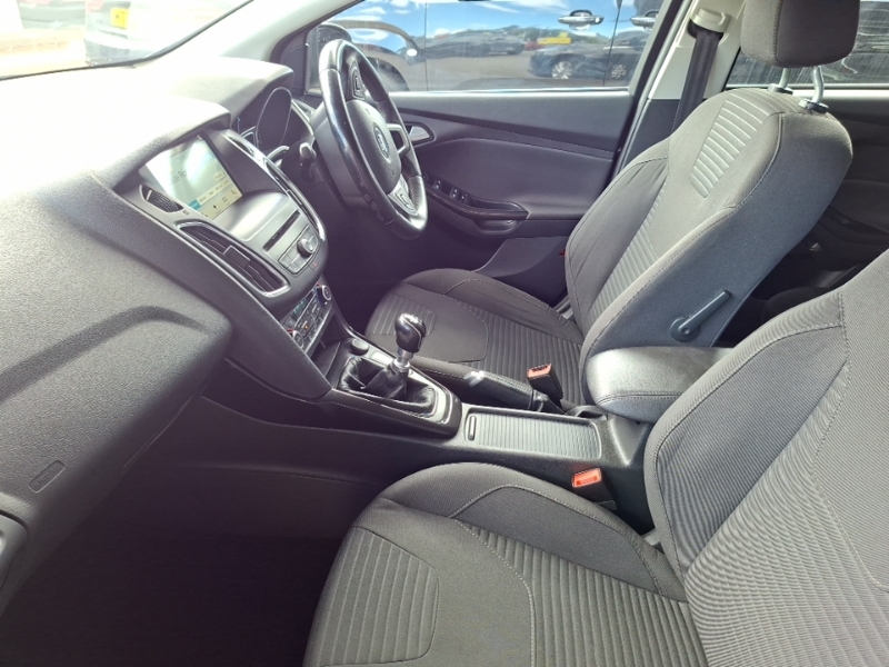 Ford Focus 1.0 Ecoboost 125 Titanium Black #5