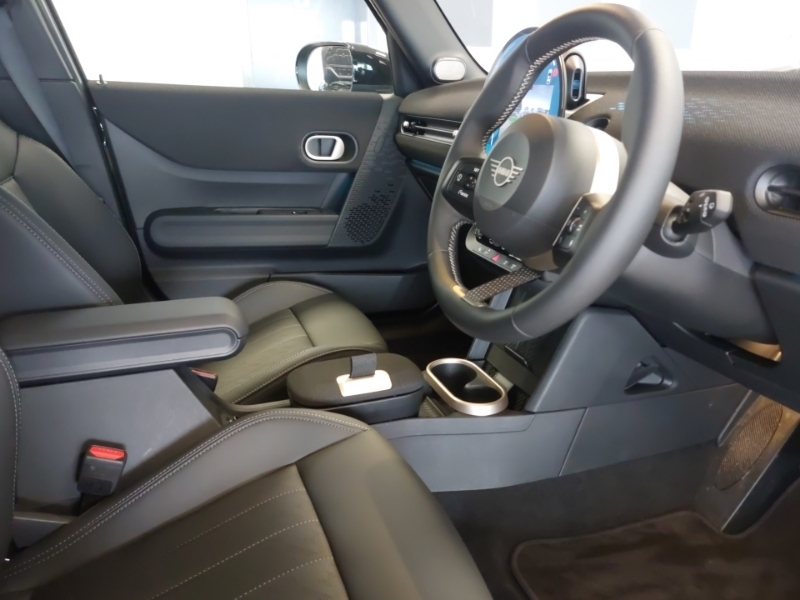 Mini Hatch 1.5 C Exclusive YJ75RDF Black #6