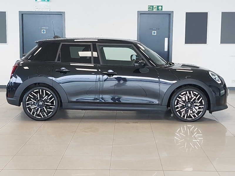 Mini Hatch 1.5 C Exclusive YJ75RDF Black #3