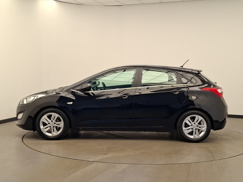 Hyundai I30 1.4 Blue Drive Se Black #4