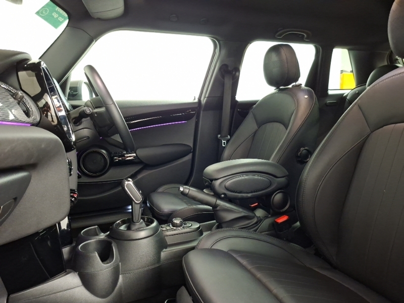Mini Hatch 1.5 Cooper Exclusive YA72UMW Black #5