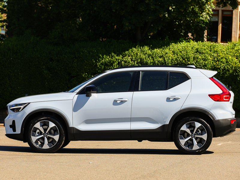 Volvo XC40 2.0 B3p Plus Dark SL75BLJ Blue #5