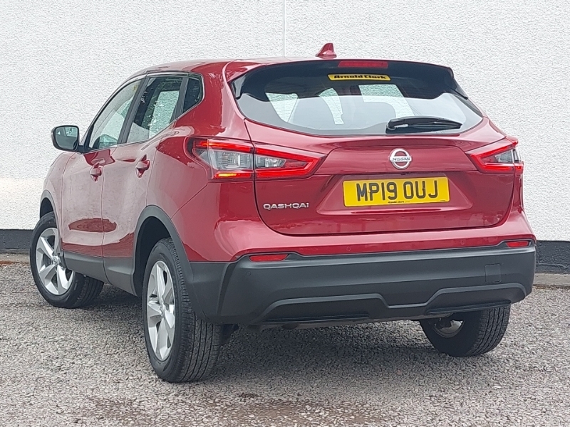Nissan Qashqai 1.3 Dig-t Acenta Premium MP19OUJ Red #2