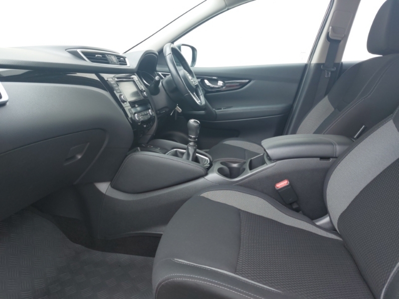 Nissan Qashqai 1.3 Dig-t Acenta Premium MP19OUJ Red #5