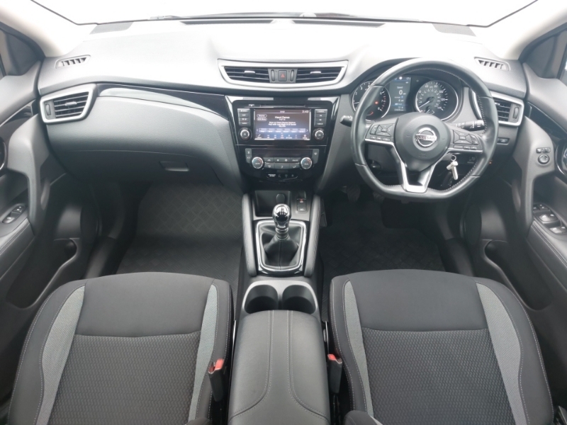 Nissan Qashqai 1.3 Dig-t Acenta Premium MP19OUJ Red #3