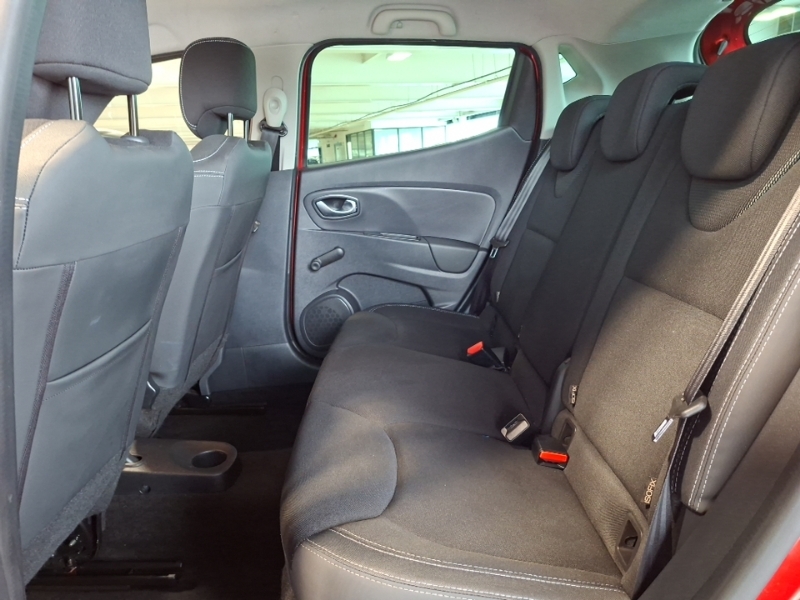 Renault Clio 0.9 Tce 75 Iconic SJ68UUC Red #6