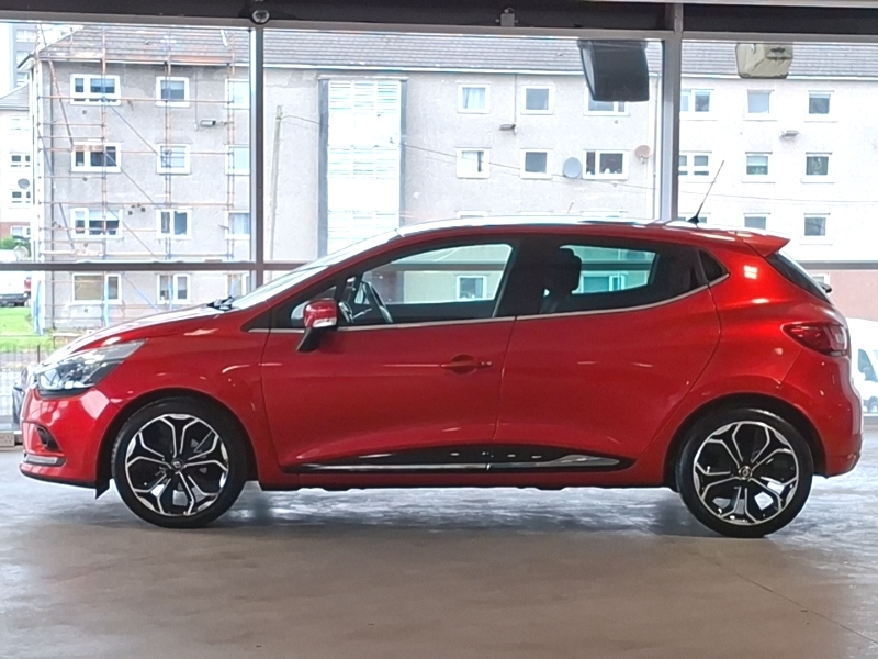 Renault Clio 0.9 Tce 75 Iconic SJ68UUC Red #4