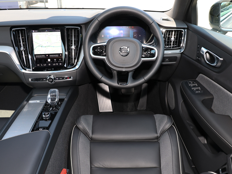 Volvo V60 2.0 B4p Plus Dark 7 Speed Silver #4