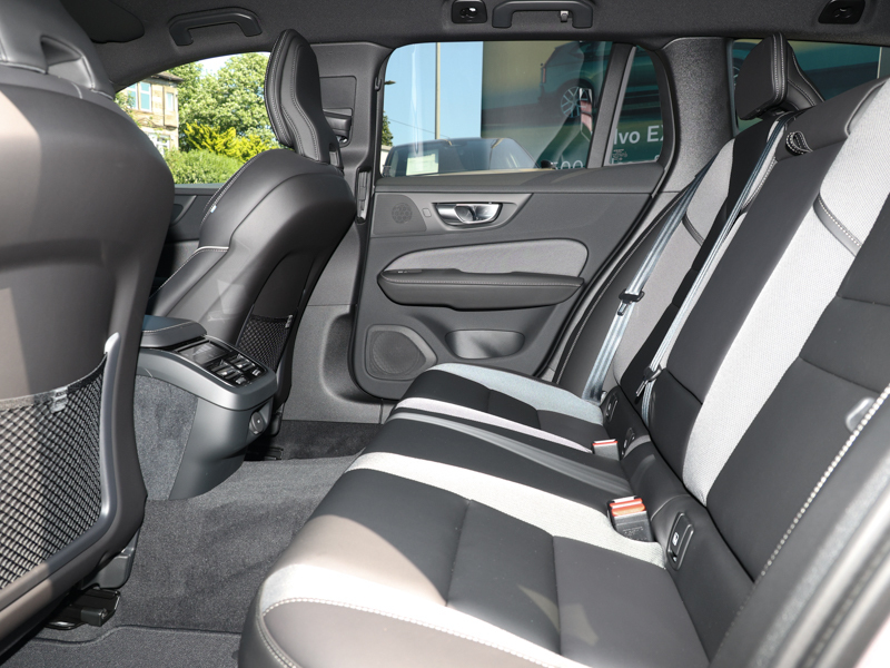 Volvo V60 2.0 B4p Plus Dark 7 Speed Silver #3