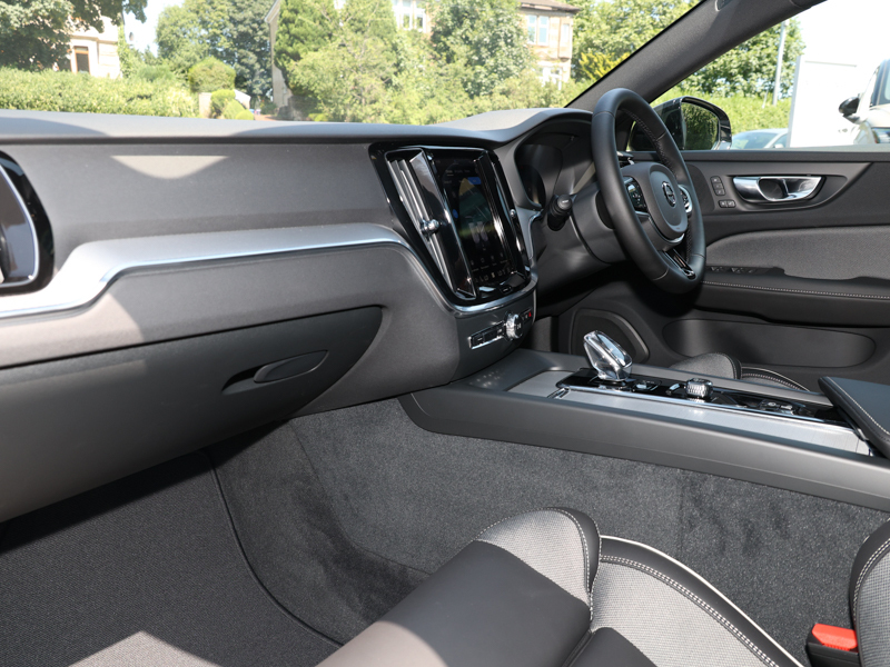 Volvo V60 2.0 B4p Plus Dark 7 Speed Silver