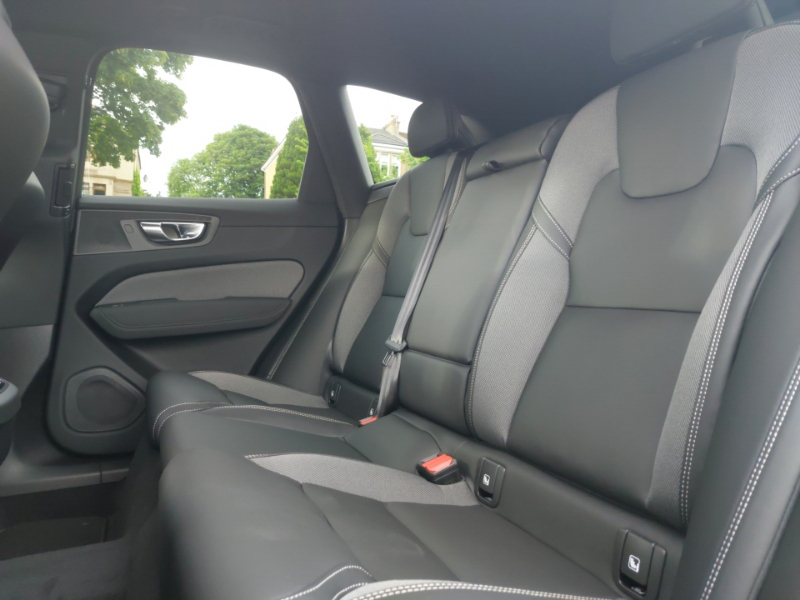 Volvo XC60 2.0 B5p Plus Black Edition Awd Geartronic SL26NYH Black #6