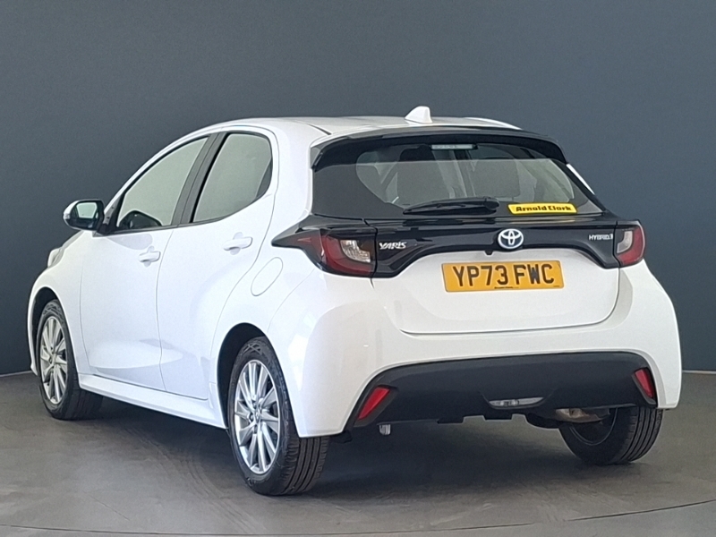 Toyota Yaris 1.5 Hybrid Icon Cvt YP73FWC White #2