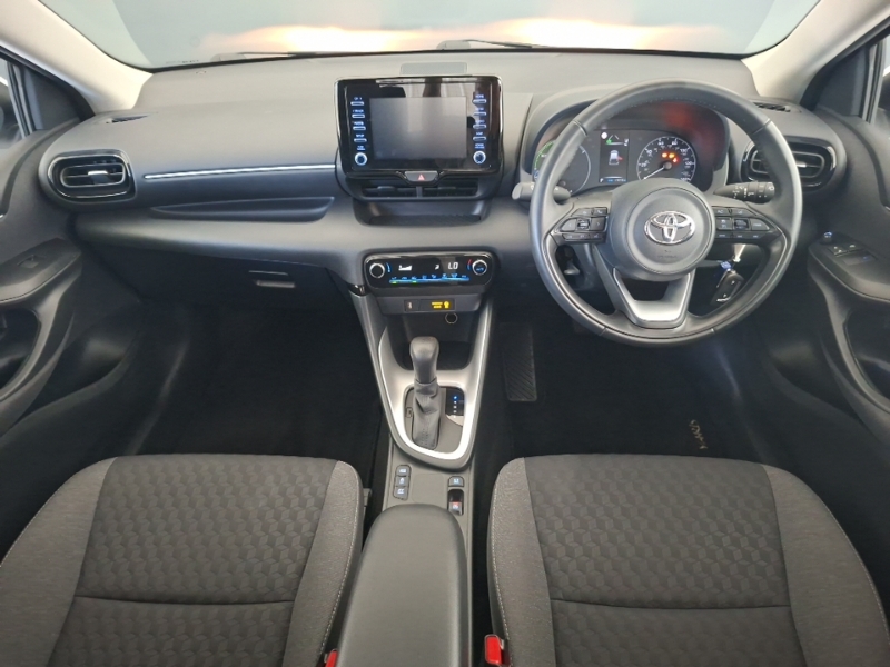 Toyota Yaris 1.5 Hybrid Icon Cvt YP73FWC White #3