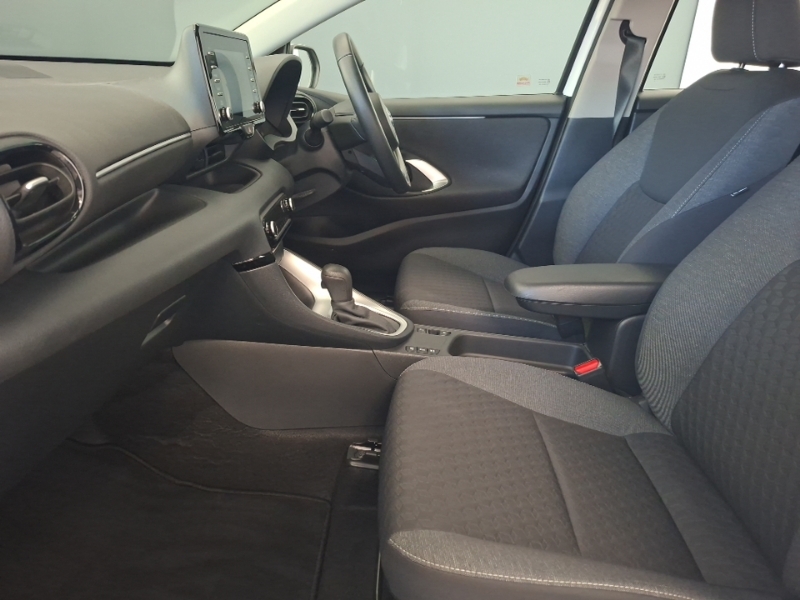 Toyota Yaris 1.5 Hybrid Icon Cvt YP73FWC White #5