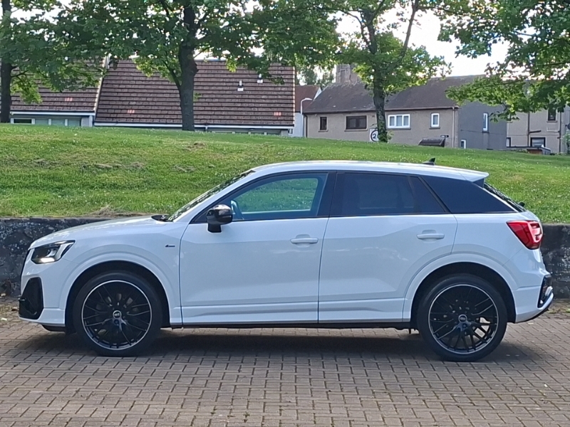 Audi Q2 35 Tfsi Black Edition S Tronic LV23KBJ White #4