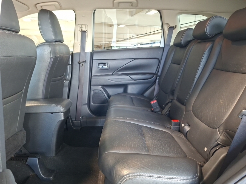 Mitsubishi Outlander 2.2 Di-d Gx3 White #6