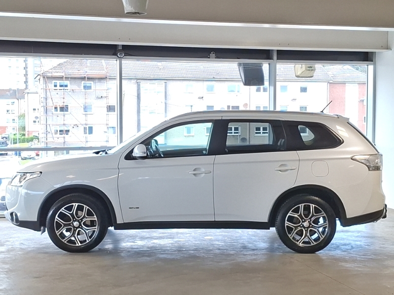 Mitsubishi Outlander 2.2 Di-d Gx3 White #4