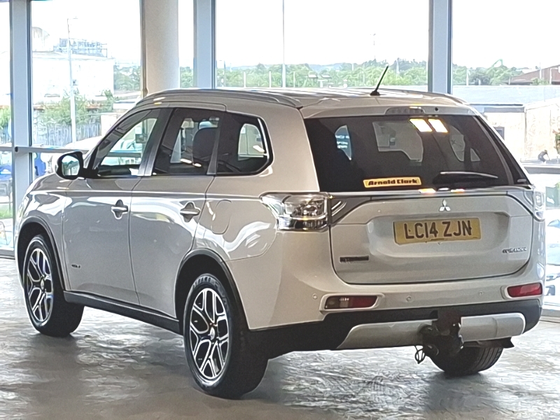 Mitsubishi Outlander 2.2 Di-d Gx3 White #2