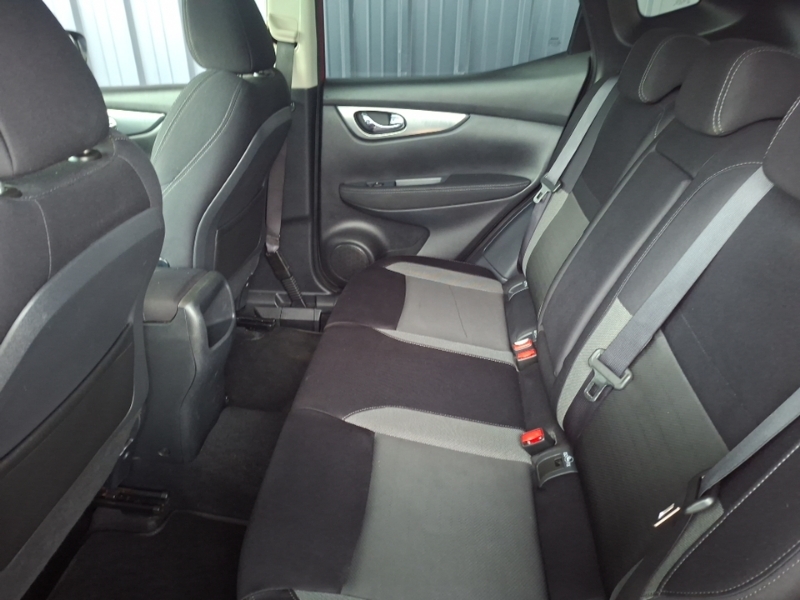 Nissan Qashqai 1.5 Dci N-connecta DS67FHG Red #6
