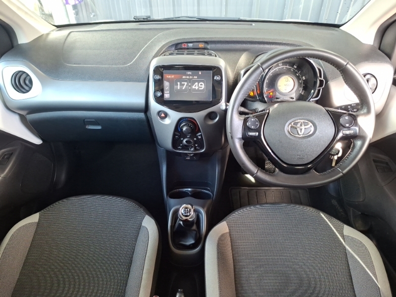 Toyota Aygo 1.0 Vvt-i X-play Tss FM21JCX White #3