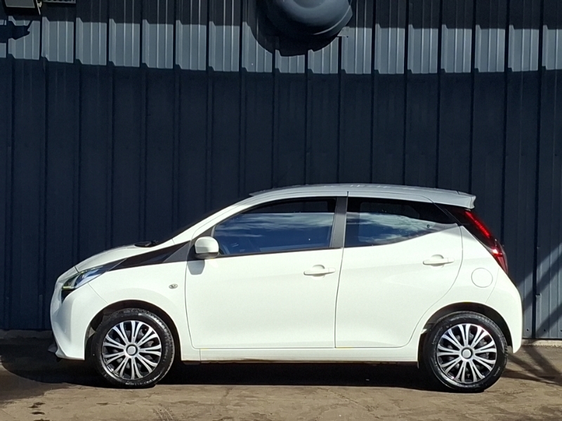 Toyota Aygo 1.0 Vvt-i X-play Tss FM21JCX White #4
