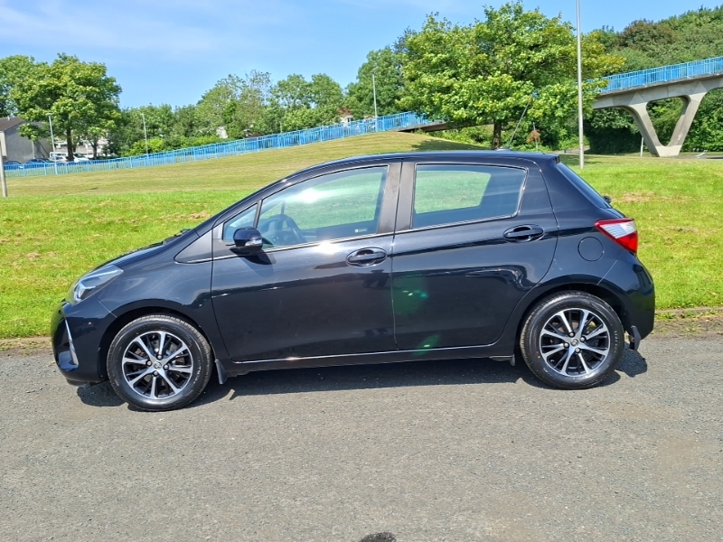 Toyota Yaris 1.5 Vvt-i Icon Tech SV19NZR Black #4