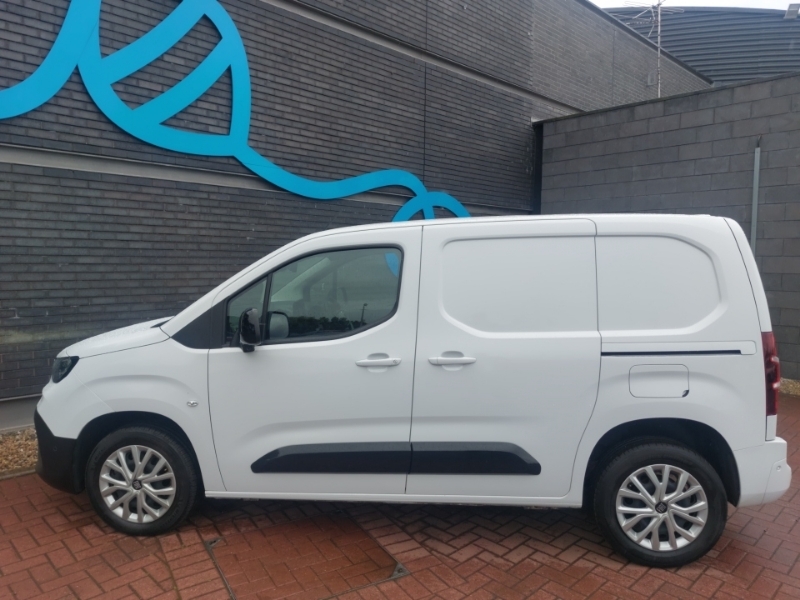 Fiat Doblo 1.5 Multijet 100 H1 Van White #4