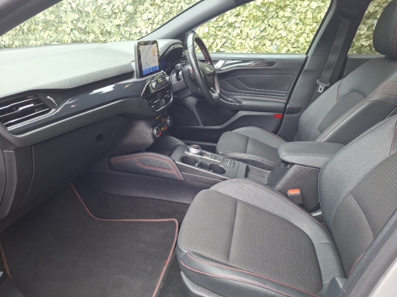 Ford Focus 1.0T Ecoboost Active Style Estate Manua Black #5