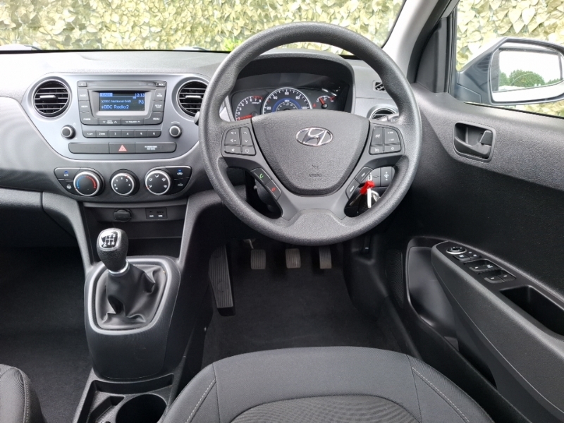 Hyundai I10 1.2 Premium Red #8