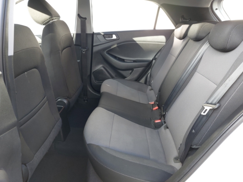 Hyundai I20 1.2 Mpi Se White #6