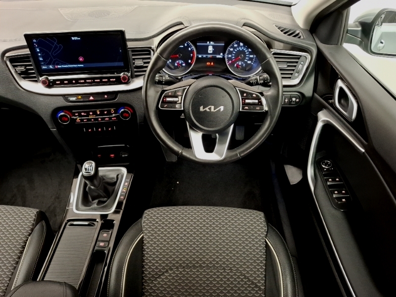 Kia Xceed 1.5 T Gdi Gt Line Suv White #8