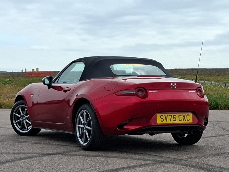 Mazda MX-5 1.5 132 Exclusive-line Red #2