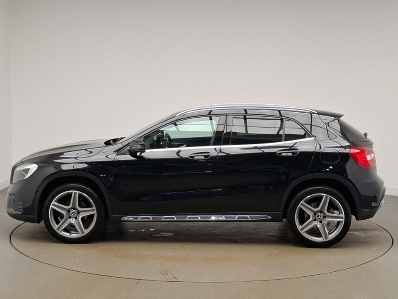 Mercedes-Benz GLA Class Gla 200D Amg Line Black #4