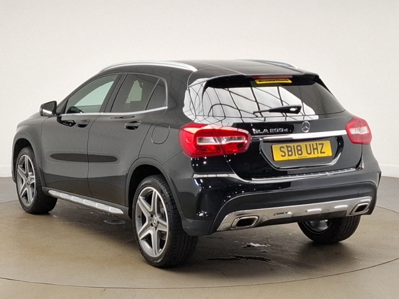 Mercedes-Benz GLA Class Gla 200D Amg Line Black #2